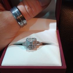 10K White Gold Diamond Engagement Ring 