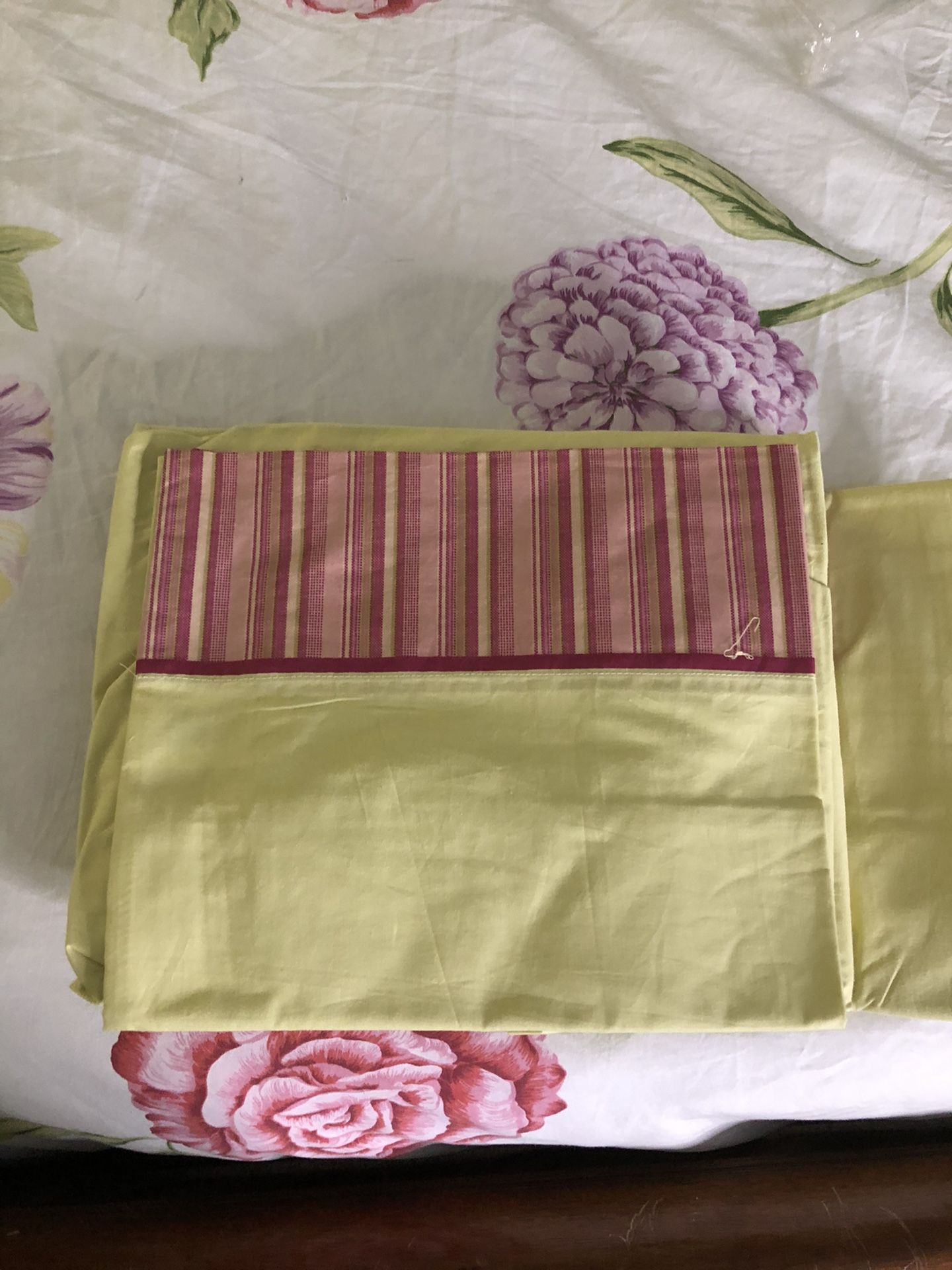 Twin sheet set
