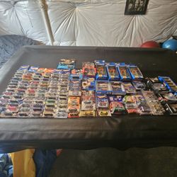 Selling huge lot of Corvette Hotwheels (Mixed, see pics)
