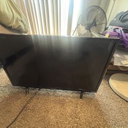 ROKU TV  WITH REMOTE 