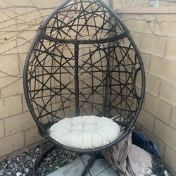 Indoor/Outdoor Hanging Egg Chair