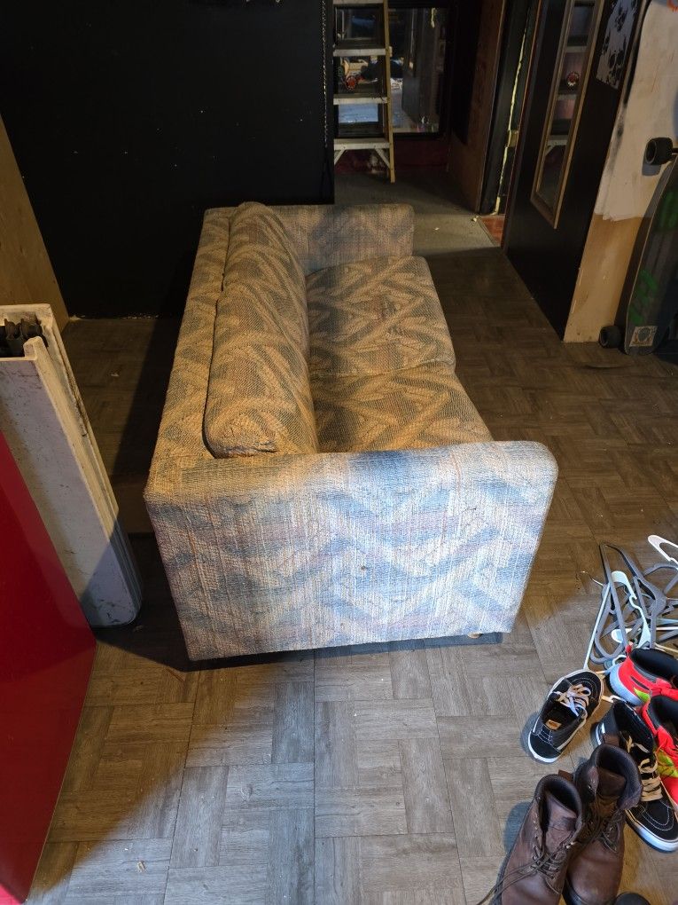 Couch - Pull Out Bed - Free