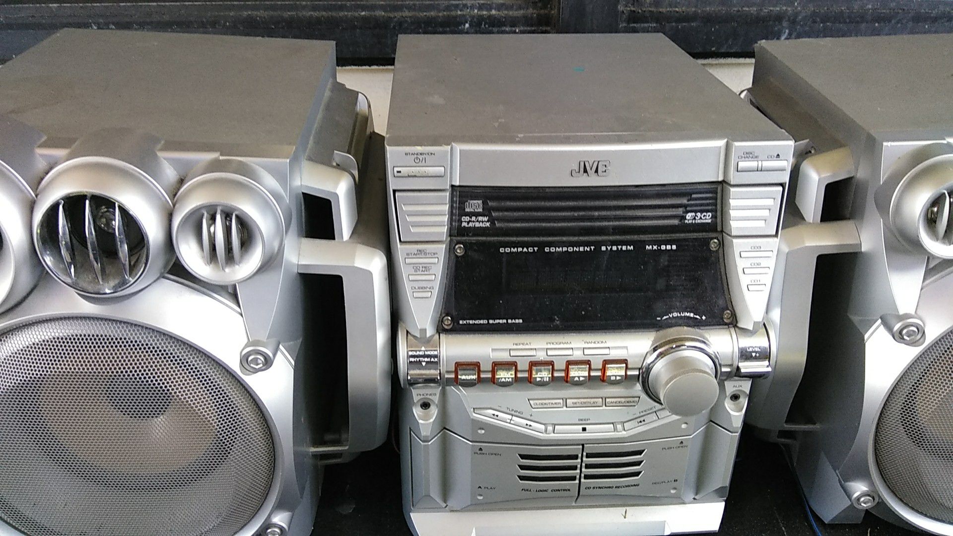 Stereo ,3 dis , tape deck subwoofers