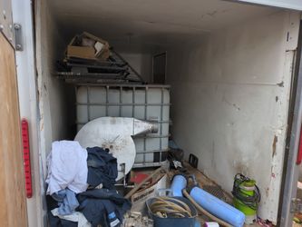 Large Water Tank Used For Automotive Detailing And Truck Washing