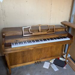 Schafer & Sons Piano 
