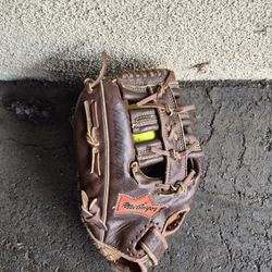 McGregor Larege Baseball/Softball "LEFT HANDED GLOVE. LOCATEDINGLENDORA.  CHECKOUTMYPAGEFOROTHERBASEBALLEQUIPMENTFORSALE"CHEAP". I ONLY TAKE "CASH""
