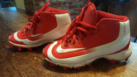 Size 11 kids Nike baseball cleats