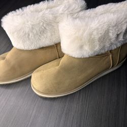 Girls Youth Wonder Nation Pull Over Fur Boots Beige Size 4