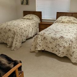Twin Beds Bedroom set