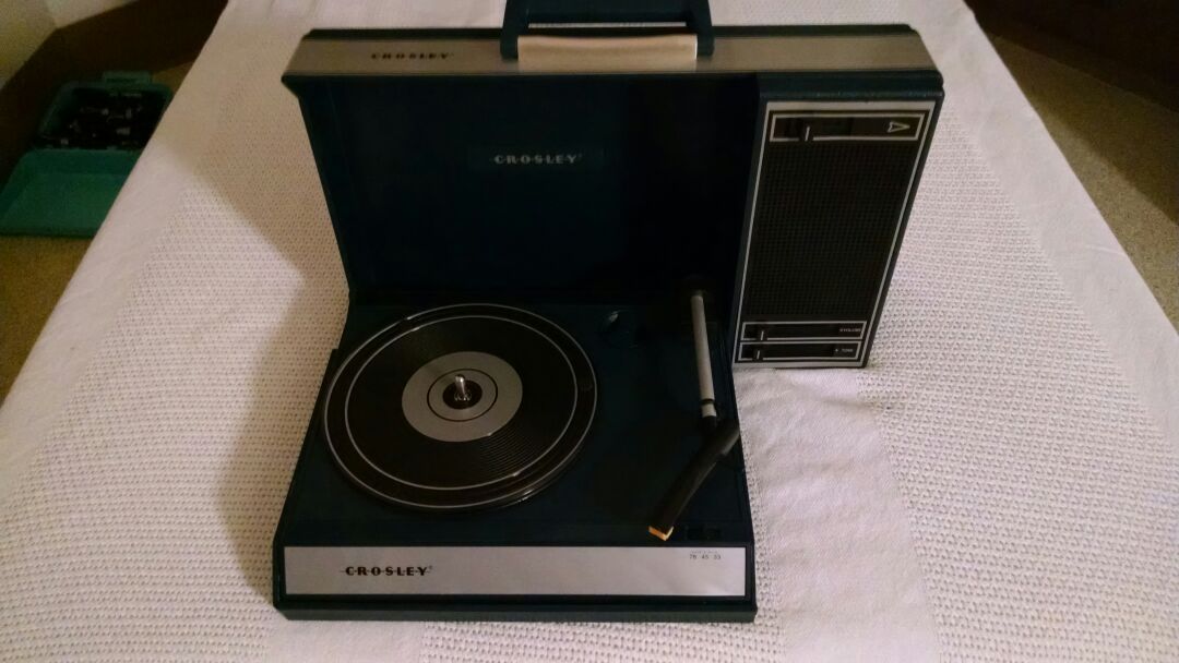 CROSLEY CR6016A Record Player
