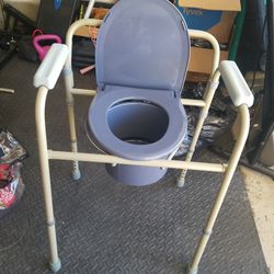 New Commode Chair