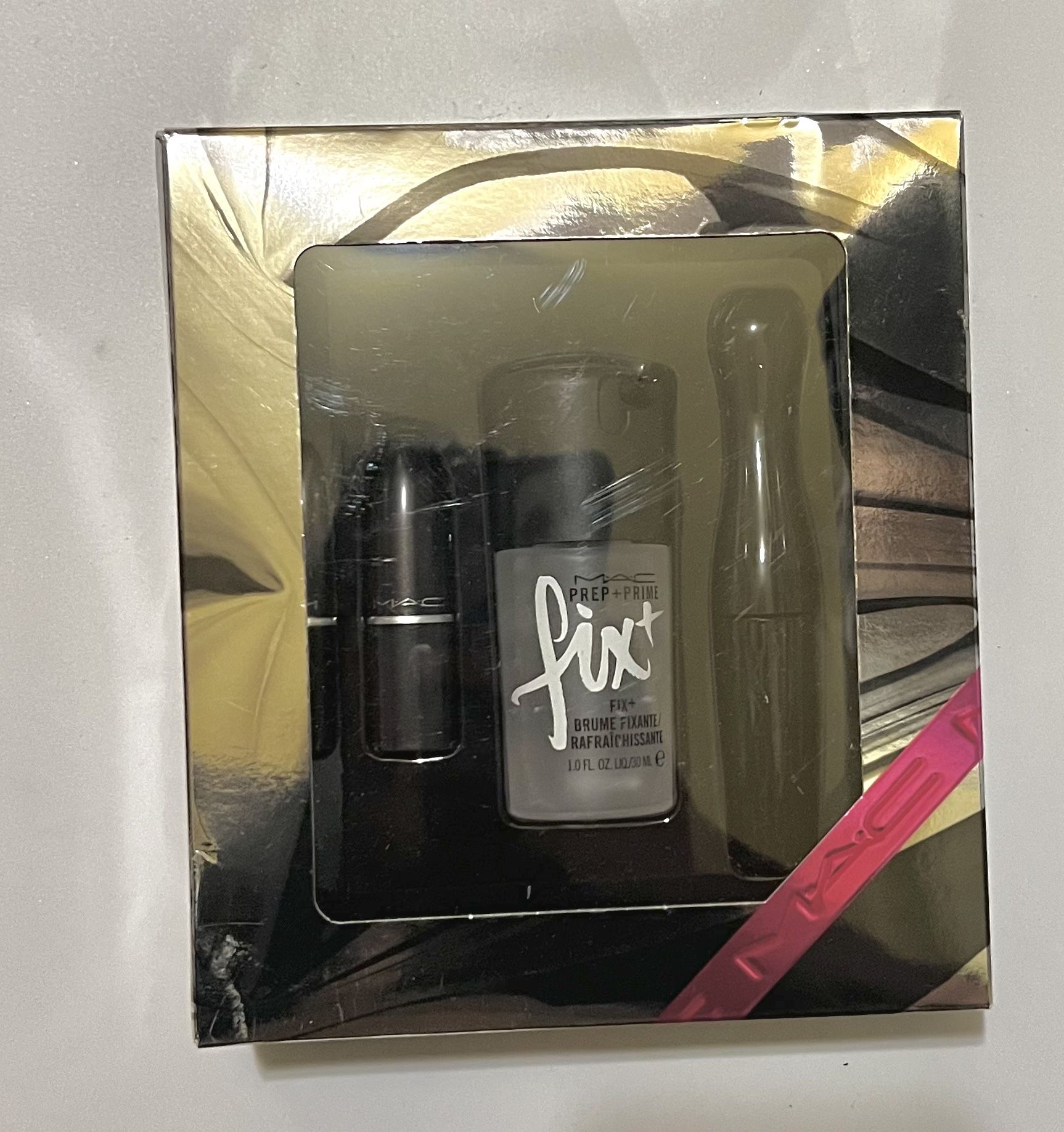 MAC Shiny Pretty Things All Stars Kit 3D Black Lash Ruby Woo / Prep + Prime NIB. Lip is the old version , matte and dark then the new one