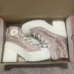 CONVERSE Chuck 70 De Luxe Heel Hi Platform Shoes (Women’s Size 7)