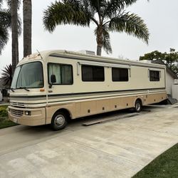 Fleet Bounder 34ft RV Sleeps 6