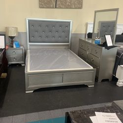 Queen Bed Room Set( Includes Queen Bed Frame, Dresser, Mirror, 1 Night Stand) ON SALE