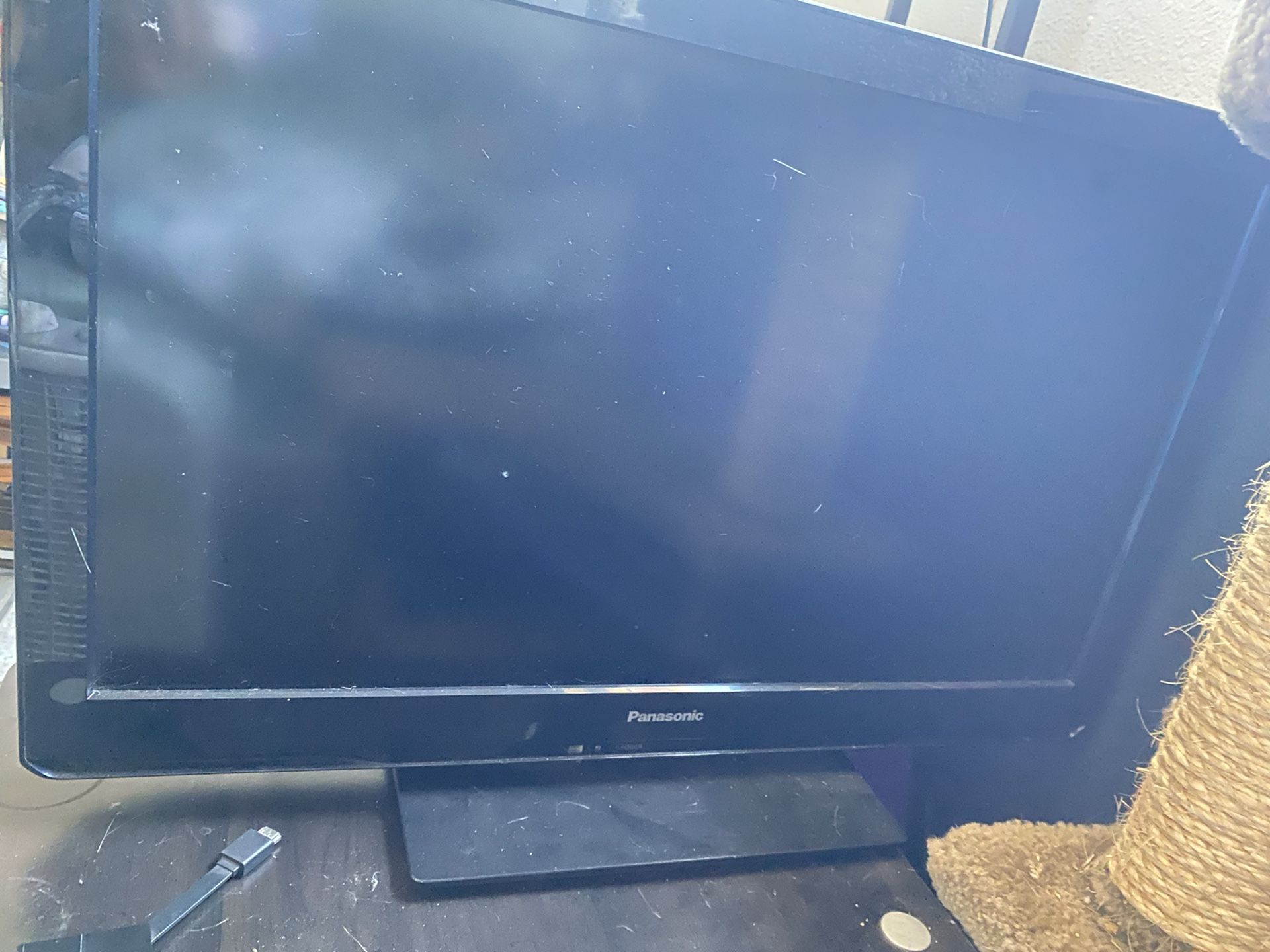 Panasonic TV 32” with Amazon Fire box included