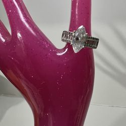 925 Vintage Marquise Clear CZ Ring White Gold over 925  Vintage Marquise Clear  Size 7