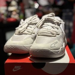 2022 MB.01 Lo 'Team Colors - Triple White'