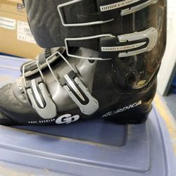 ski boots....size 26