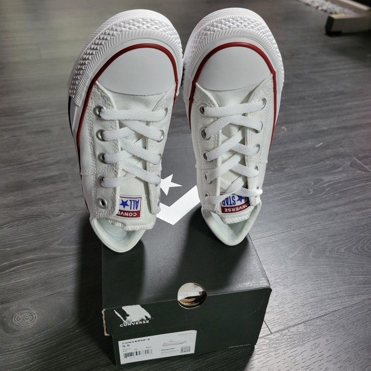 Converse Women size 5.5- NEW