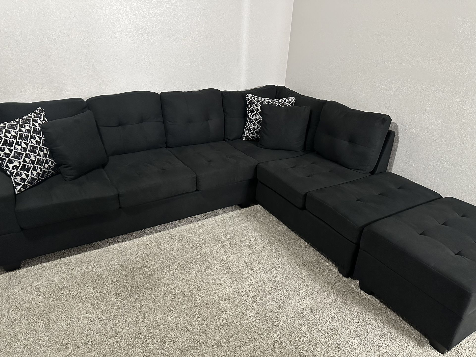 Sectional Couches 