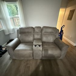 Electric Reclining Loveseat 
