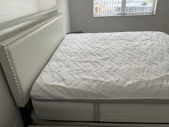 King Bed frame With Headboard New Never Used