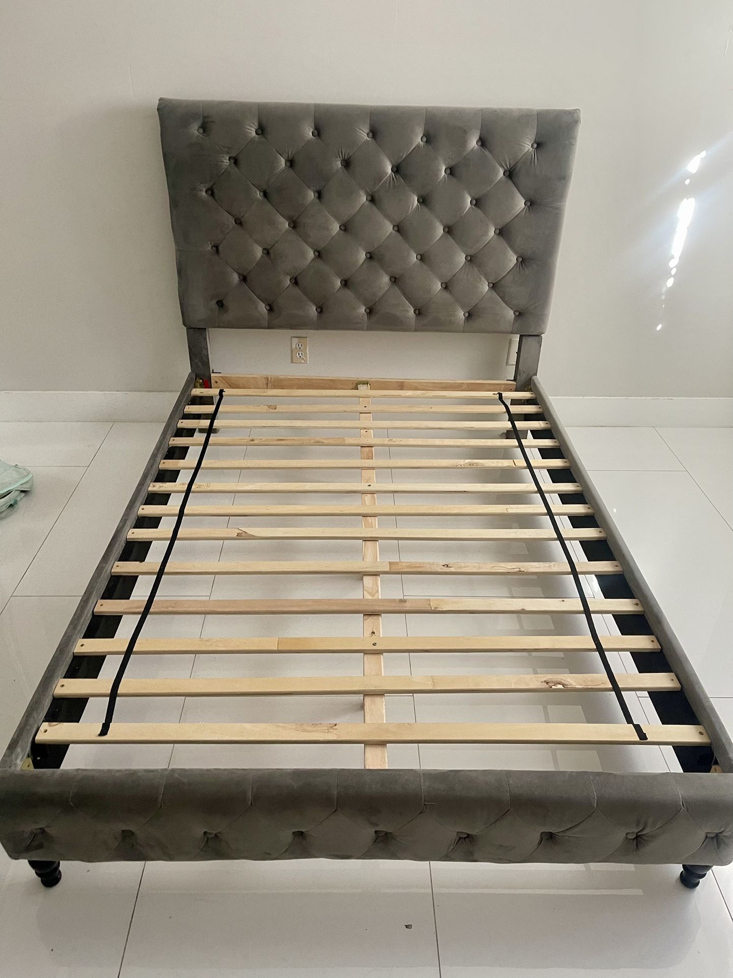 Beautiful French Grey Tufted Full Size Bed