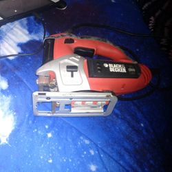 Black A Decker Skill Saw Barely Used 