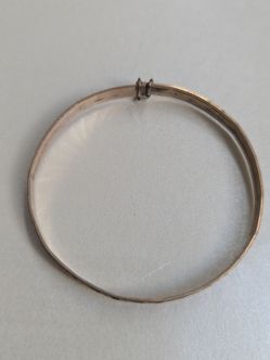 Gold Tone Bangle Bracelet with Clasp collectibles, vintage