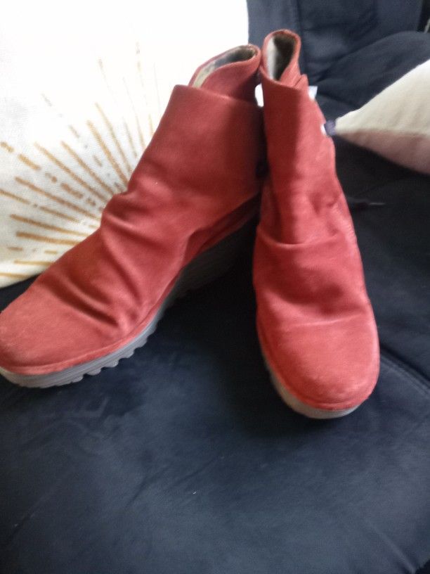 FLY LONDON size 10 Woman's Burgundy Suede Leather 