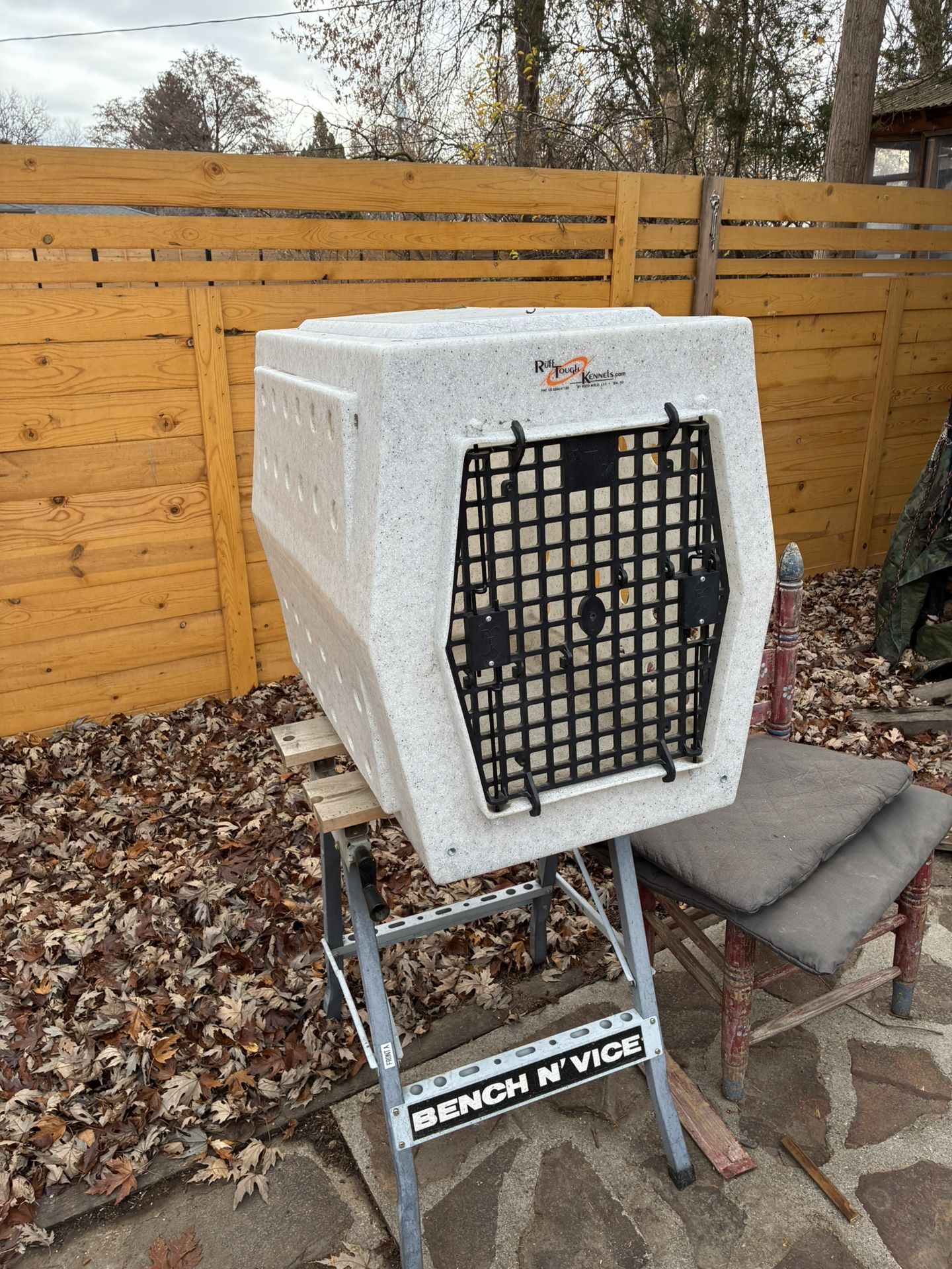 Ruff Tough Kennel Large