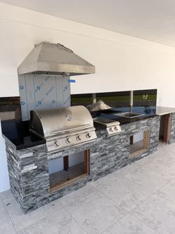 Kitchen Cabinets & Countertops 