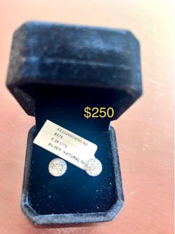 Natural diamond stud earrings
