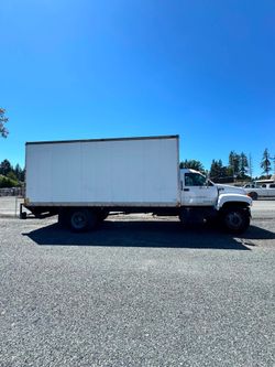 1999 Chevrolet C6500 20' Box Truck