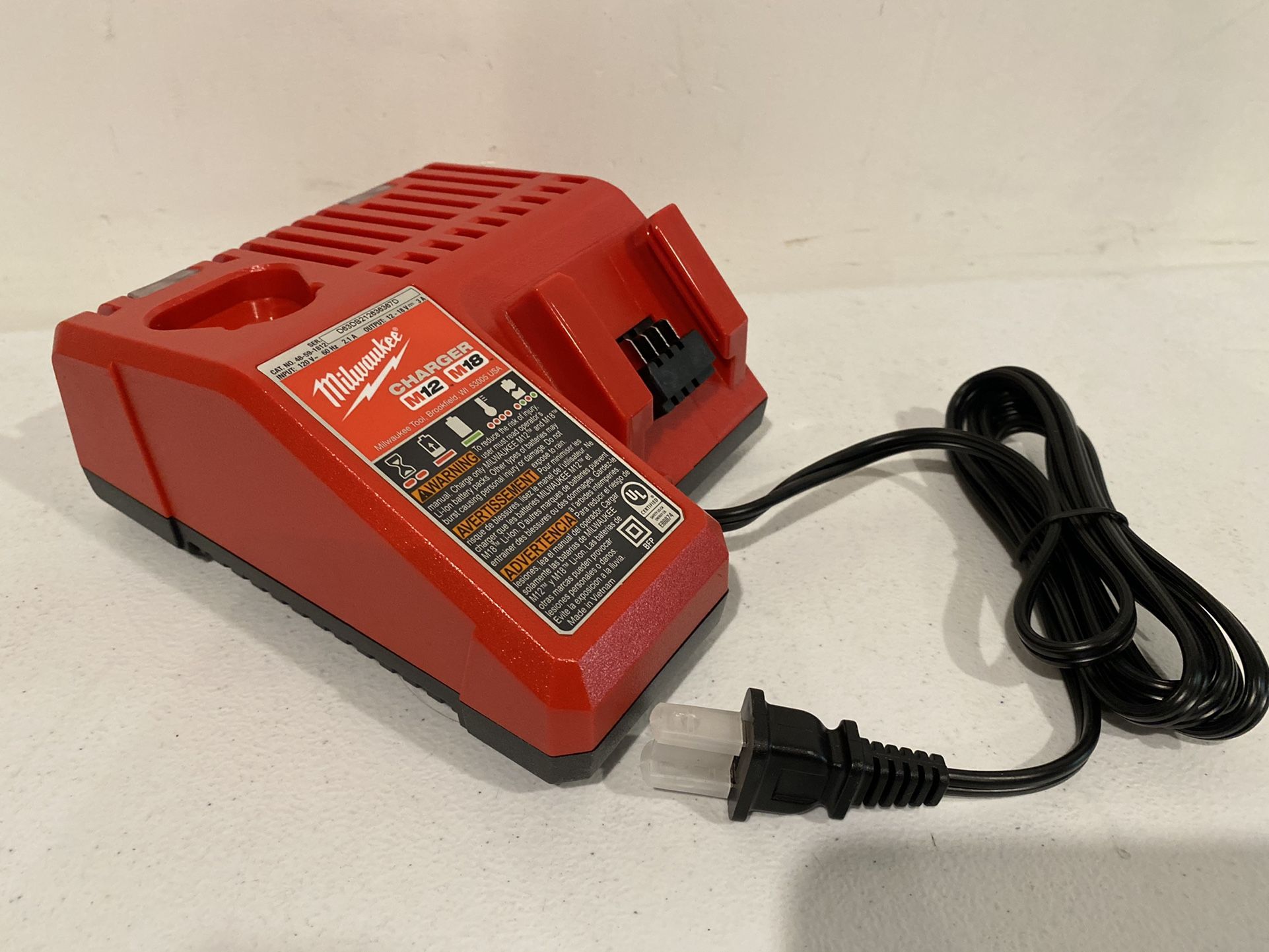Milwaukee M12 and M18 12-Volt/18-Volt Lithium-Ion Multi-Voltage 12V DC Vehicle Battery Charger