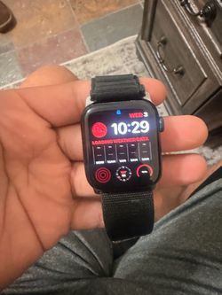 Apple Watch SE 44mm GPS + Cellular (LTE).
