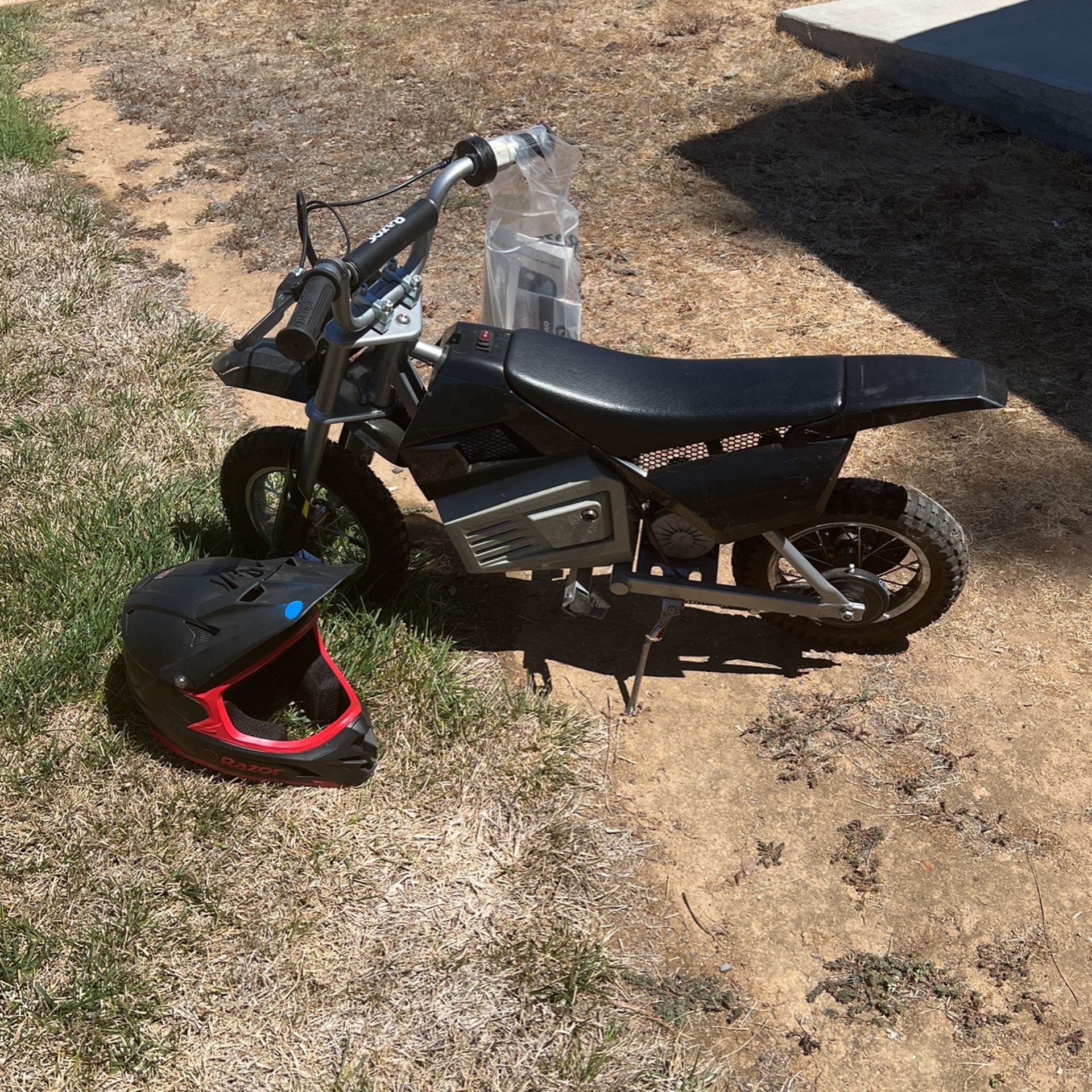 Razor Kids Dirt Bike Electric With Charger Cable And Helmet 🪖