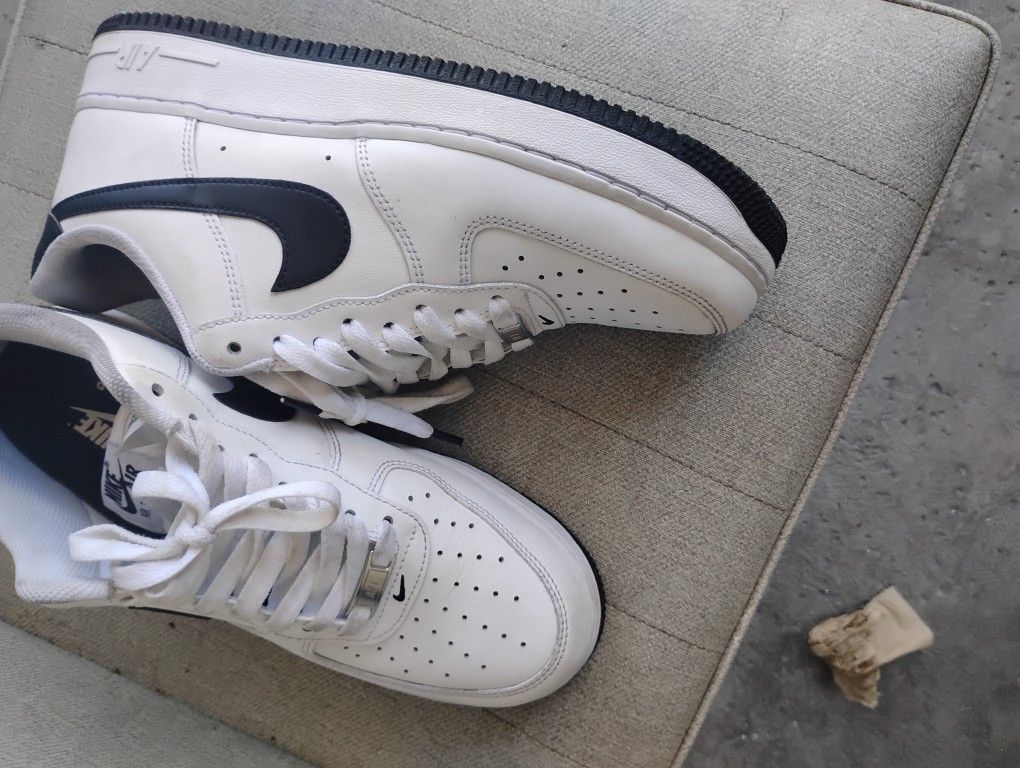 Deal Black And White Air Force Ones