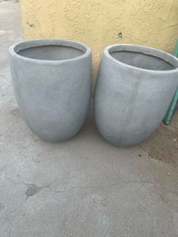 Macetas d concreto 23”altura por 16” ancho
