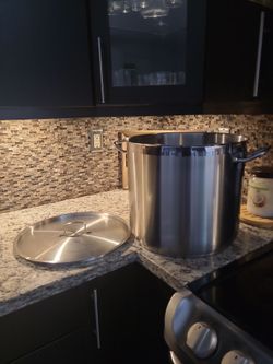 18/10 Large pot- high quality