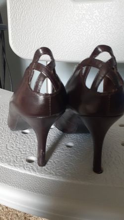 Brown pump