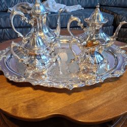 BEAUTIFUL  LARGE  SET OF  SILVER PLATE POOLE  SILVER  COMPANY 