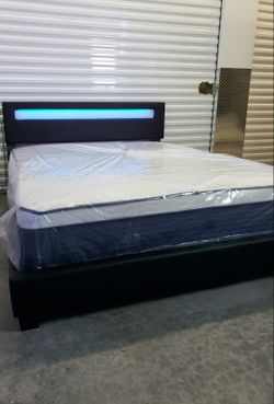 NEW Queen-Size PILLOW TOP MATTRESS and BOX SPRING. Bed frame not included 👍