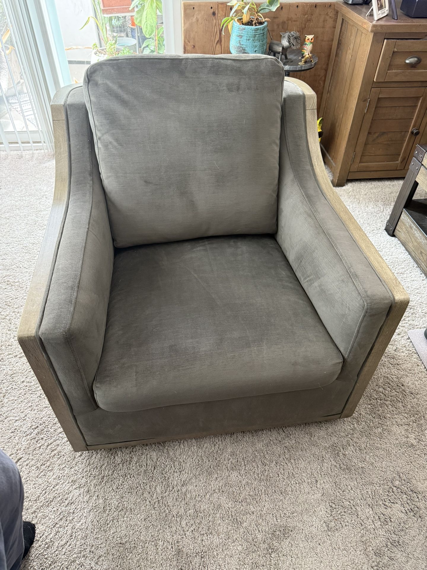 Accent Swivel Chair