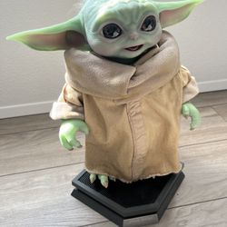 Hot Toys Grogu/the Child life size figurine (poseable)