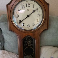 Elgin Pengelum Wall Clock