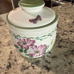 🌸 Studio Nova “Garden Bloom” Ceramic Canister Jar – Vintage Floral with Butterflies