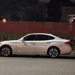 2011 Infiniti M37