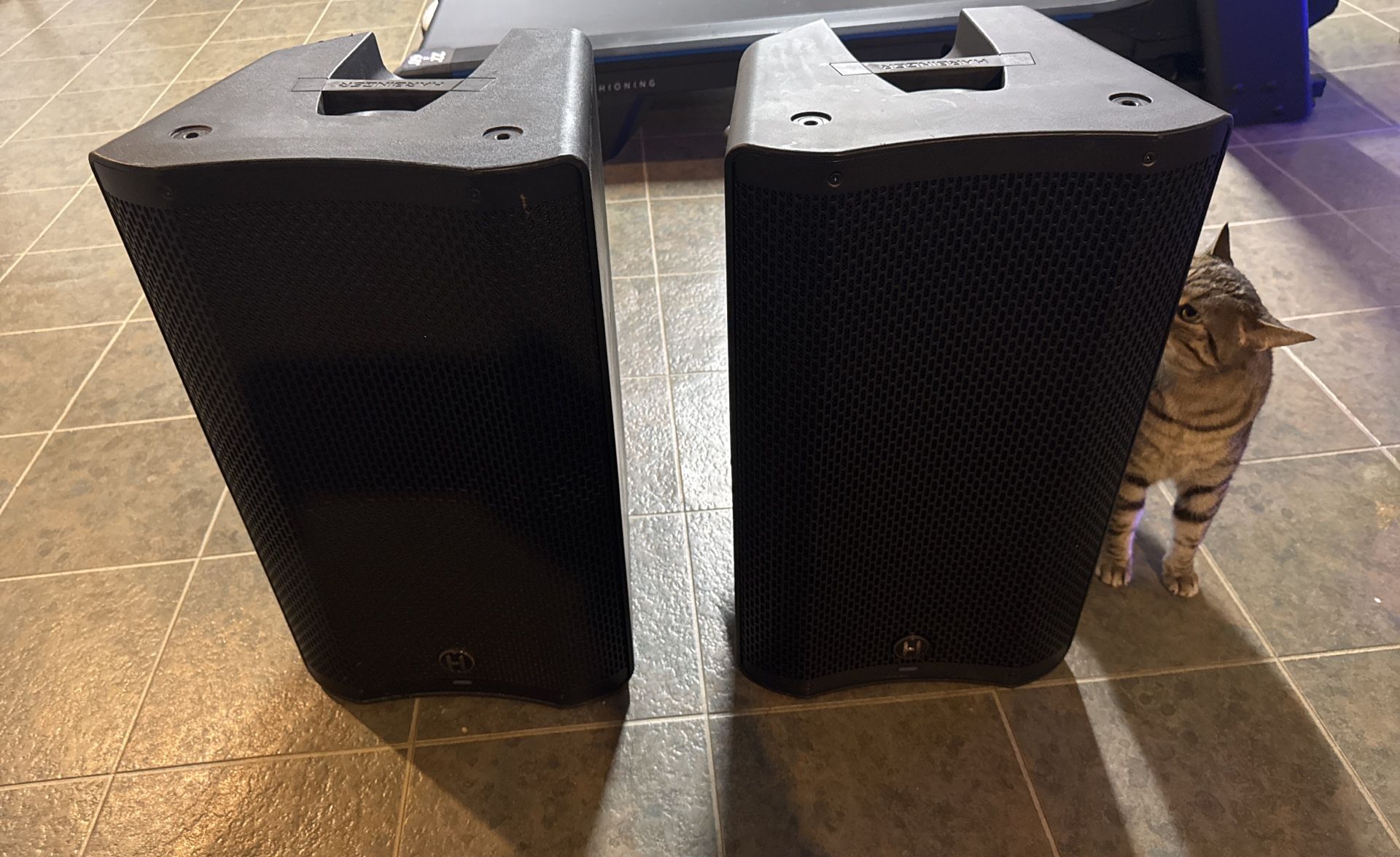 Harbinger VARI V4112 12 2,500W Powered Speaker With Tunable DSP
